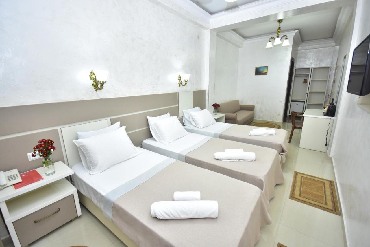 Hotel Chao Batumi Kültér fotó